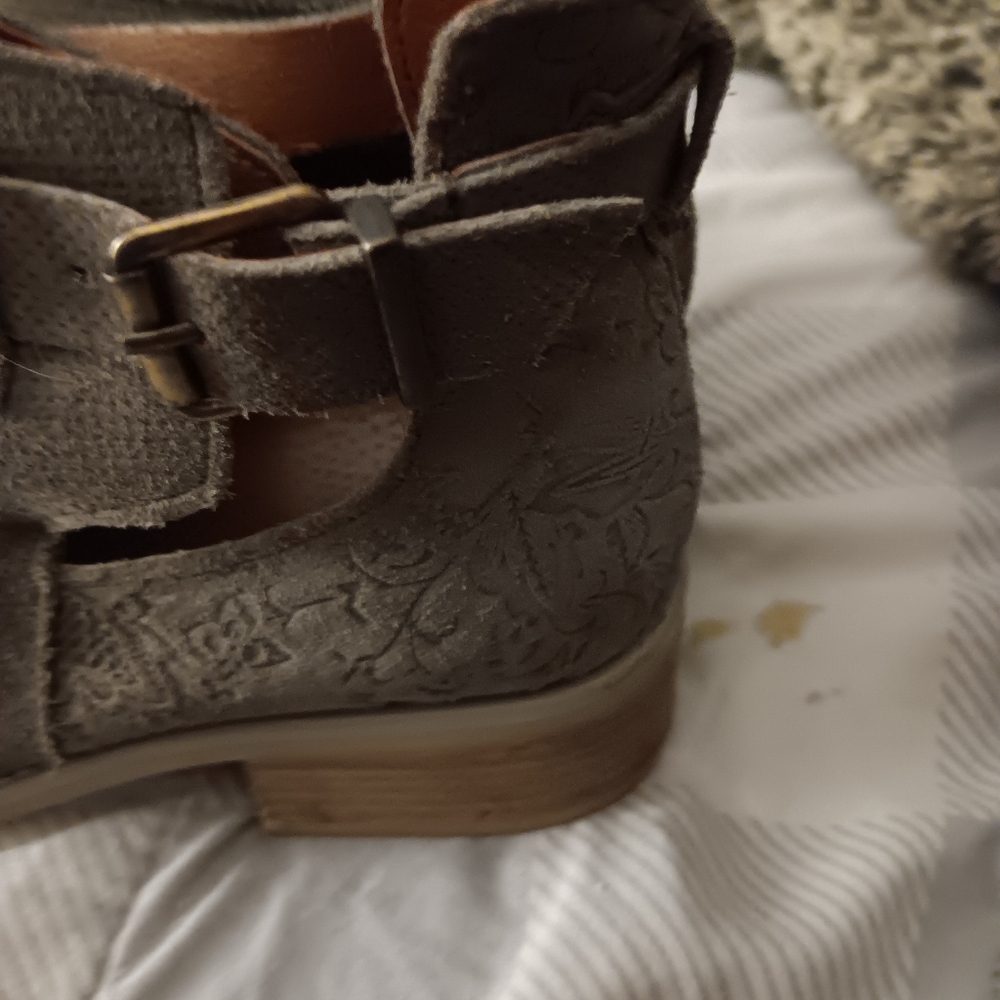 TARA M KEEGAN ANKLE BOOTS - Picture 4 of 12